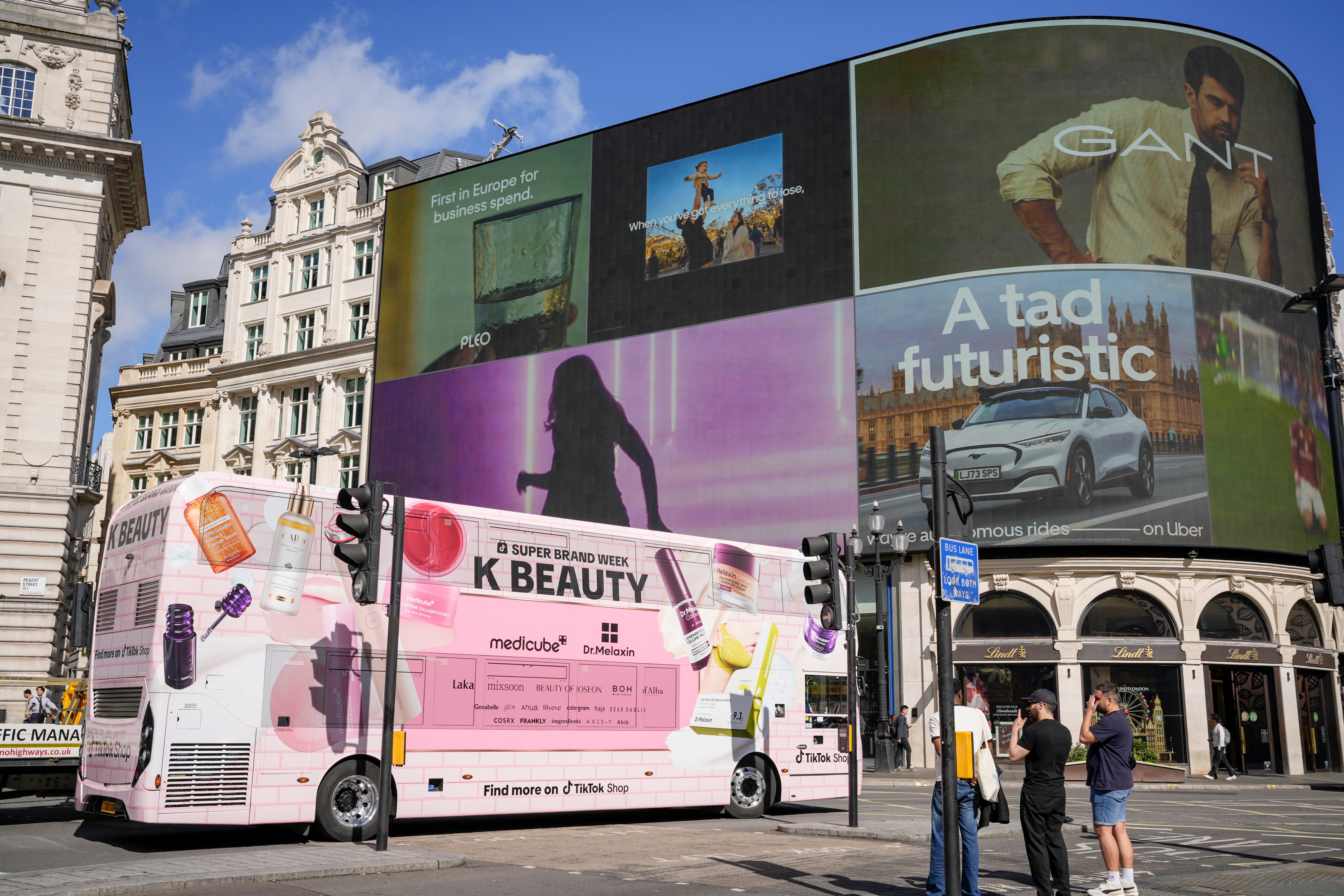 London — Piccadilly Circus OOH